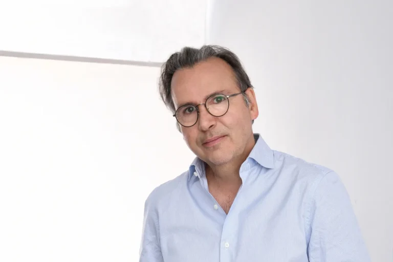 Arnaud Belloni quitte Renault : l’artisan du renouveau marketing en route vers Stellantis ? Arnaud Belloni quitte Renault