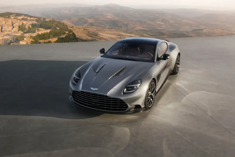 Aston Martin Vanquish 25