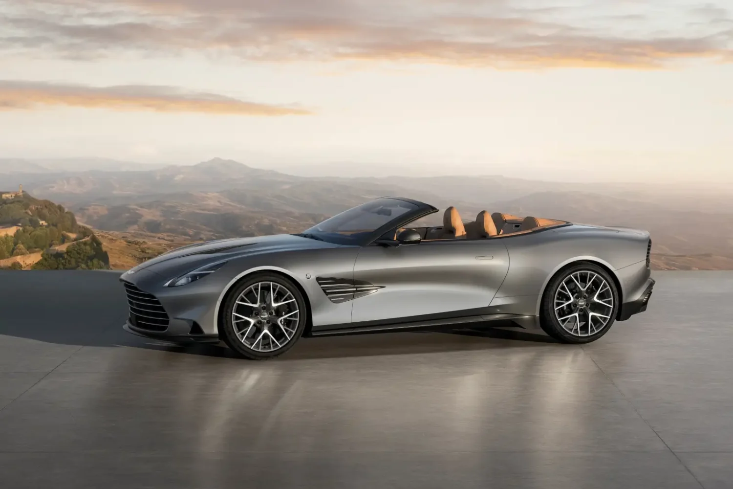 Aston Martin Vanquish 25
