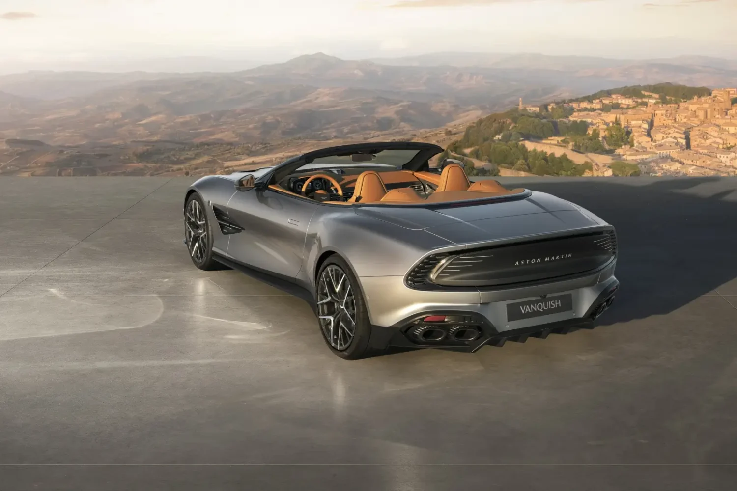 Aston Martin Vanquish 25