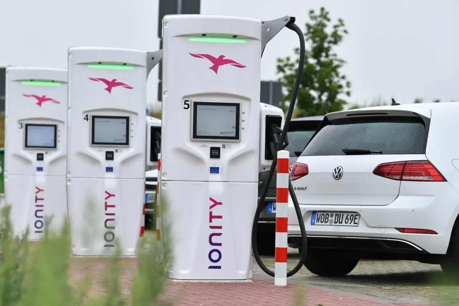 1,1 million de bornes en Europe : le réseau de recharge grimpe cinq fois plus vite que le parc électrique, seule Malte à la traîne Bornes de recharge Europe