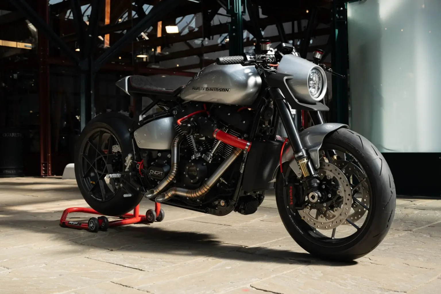 Une Harley-Davidson Low Rider S transformée en café racer compressé : le pari fou d’un préparateur néerlandais CNCPT MOTO Harley Davidson softail
