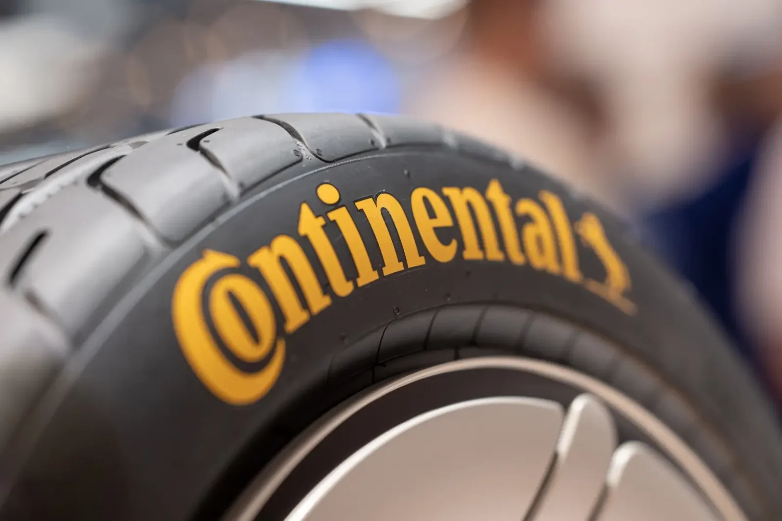 Continental tourne une page historique et redevient un pur fabricant de pneus Continental pneus