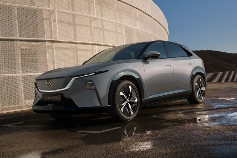 Mazda CX-6e : 258 ch, 484 km d’autonomie et un déluge de technologie avant l’arrivée en concession fin d’été MAZDA CX-6e