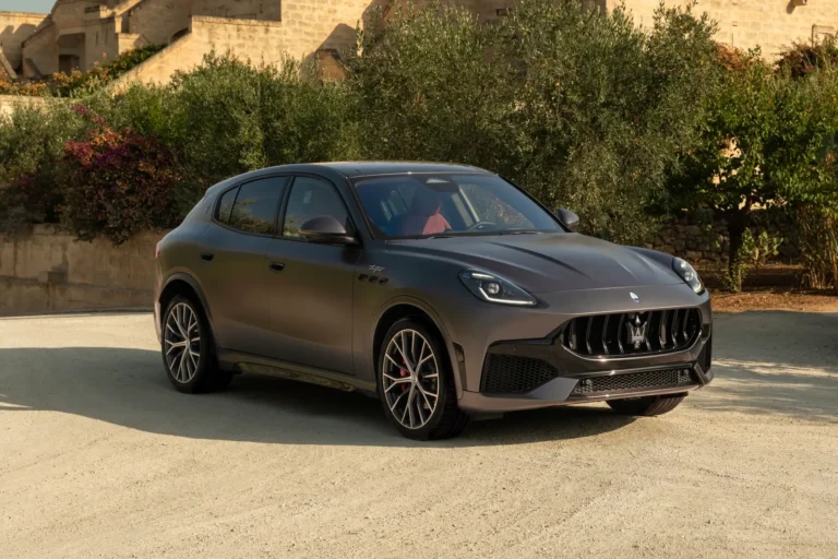 Maserati transforme des hôtels de luxe italiens en showroom à ciel ouvert avec Egnazia Ospitalità Italiana Maserati Grecale Trofeo