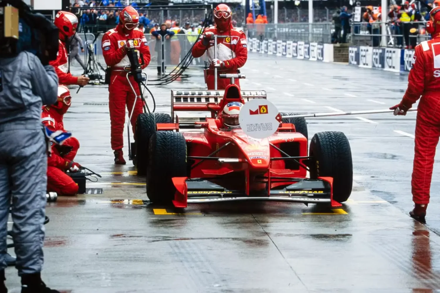 Il y a 28 ans, Michael Schumacher remportait un Grand Prix dans la voie des stands : récit du coup de génie de Ferrari à Silverstone Michael Schumacher - Silverstone 1998