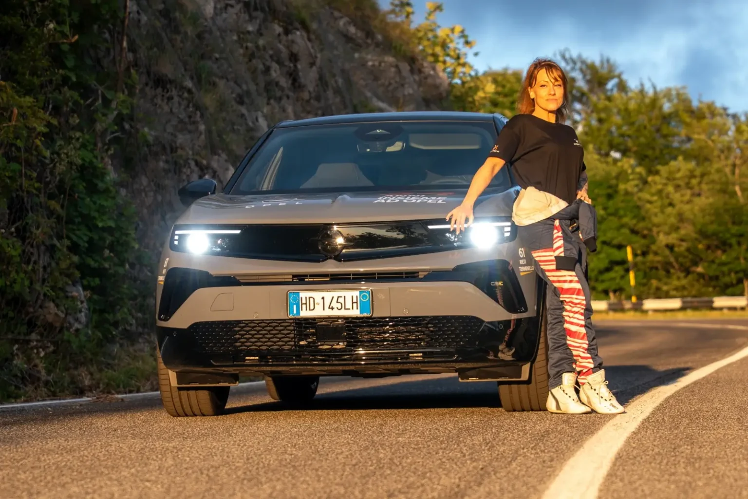 L’Opel Mokka GSE défiera le chrono de la mythique Rieti-Terminillo, après une Porsche 992 Turbo S et une Abarth 600e Opel Mokka GSE défiera le chrono de la mythique Rieti-Terminillo avec la pilote de rallye Silvia Franchini