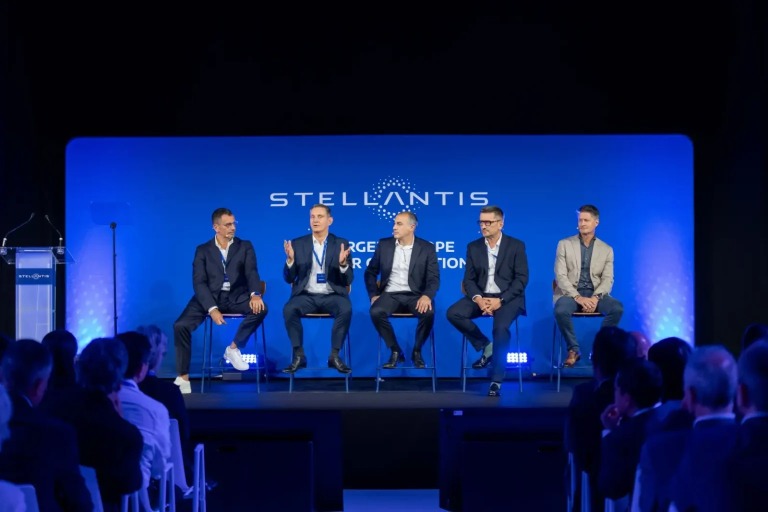 Stellantis réunit 300 fournisseurs à Paris pour préparer son plan FaSTLAne 2030 en Europe Stellantis - Convention Fournisseurs Europe