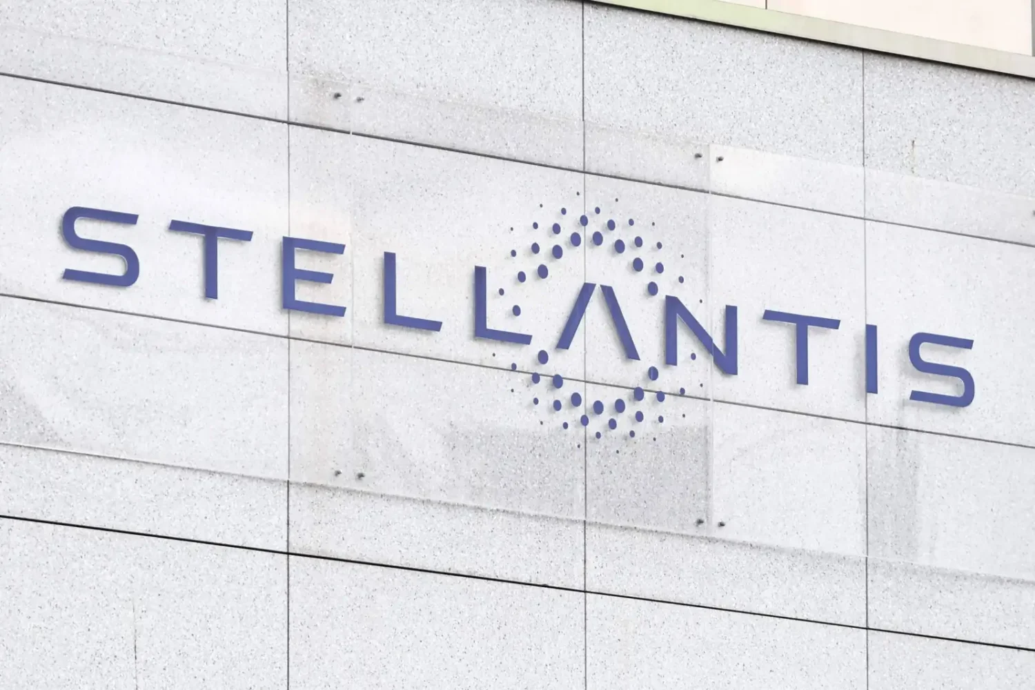 Stellantis rebondit avec 1,6 million de véhicules facturés au deuxième trimestre, l’Amérique du Nord s’envole et l’Algérie tire la région MEA Stellantis - résultats T2 2026
