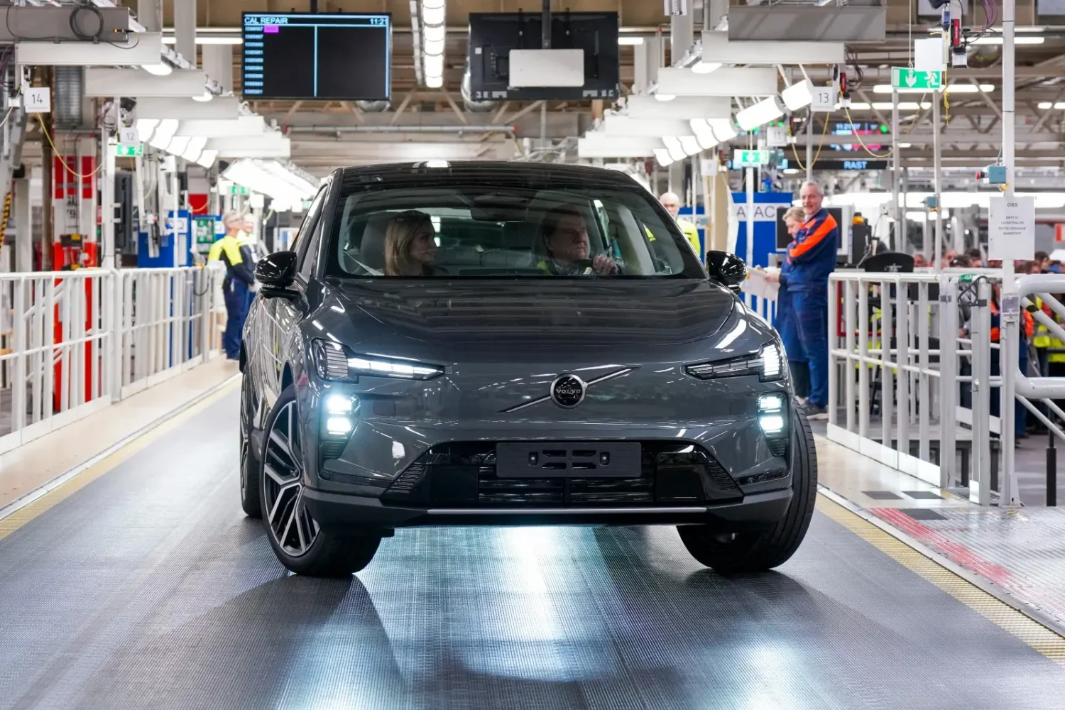 Volvo repasse dans le vert mais l’action chute : la Chine plombe un trimestre sauvé par les économies et l’EX60 Volvo EX60