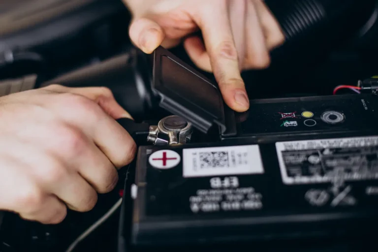 Batterie moto : comment trouver une référence compatible grâce au tableau d’équivalence ? batterie moto - tableau équivalence