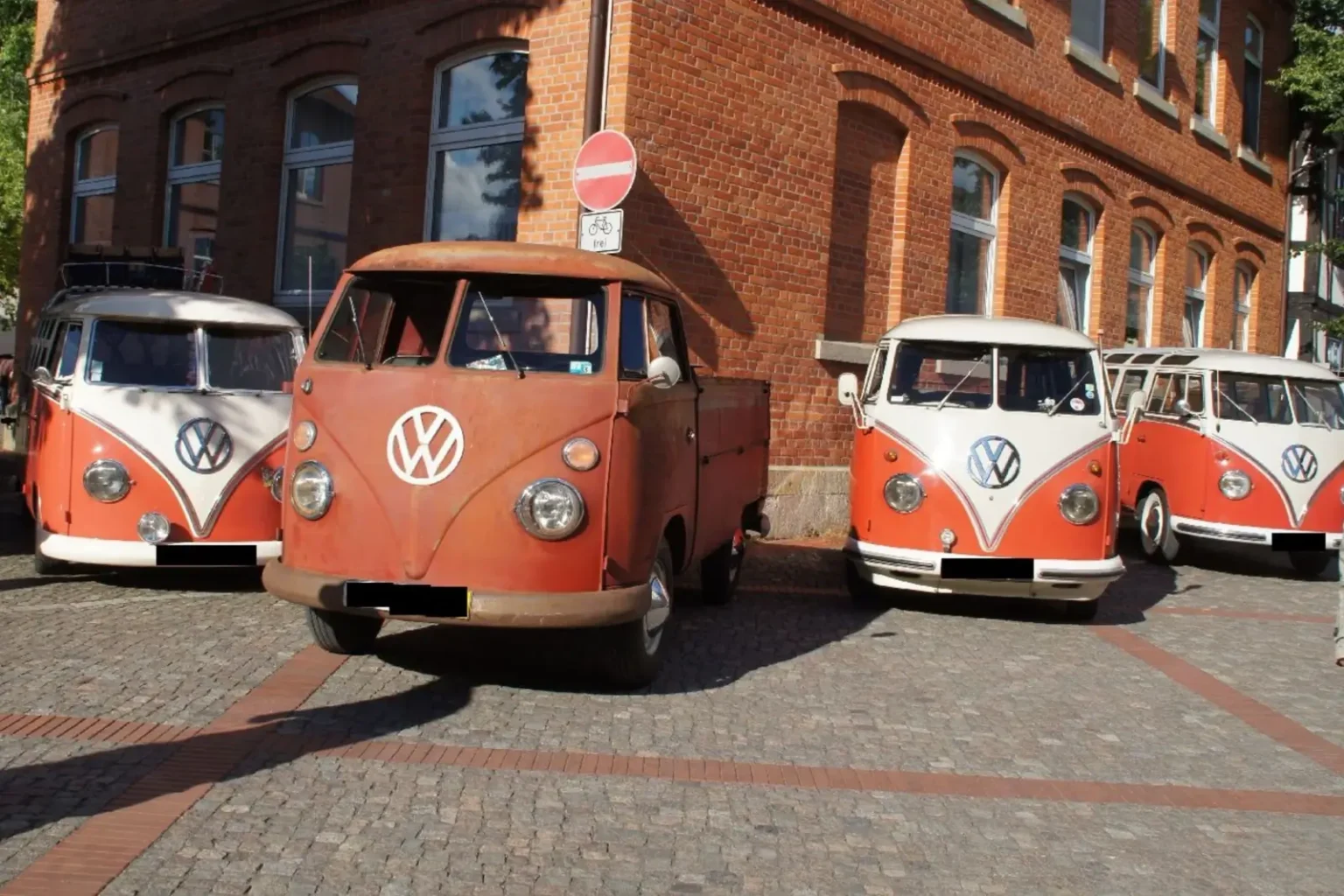 Le plus grand rassemblement mondial du Combi Volkswagen a réuni des passionnés venus de 40 pays rassemblement de Hessisch Oldendorf Volkswagen combi