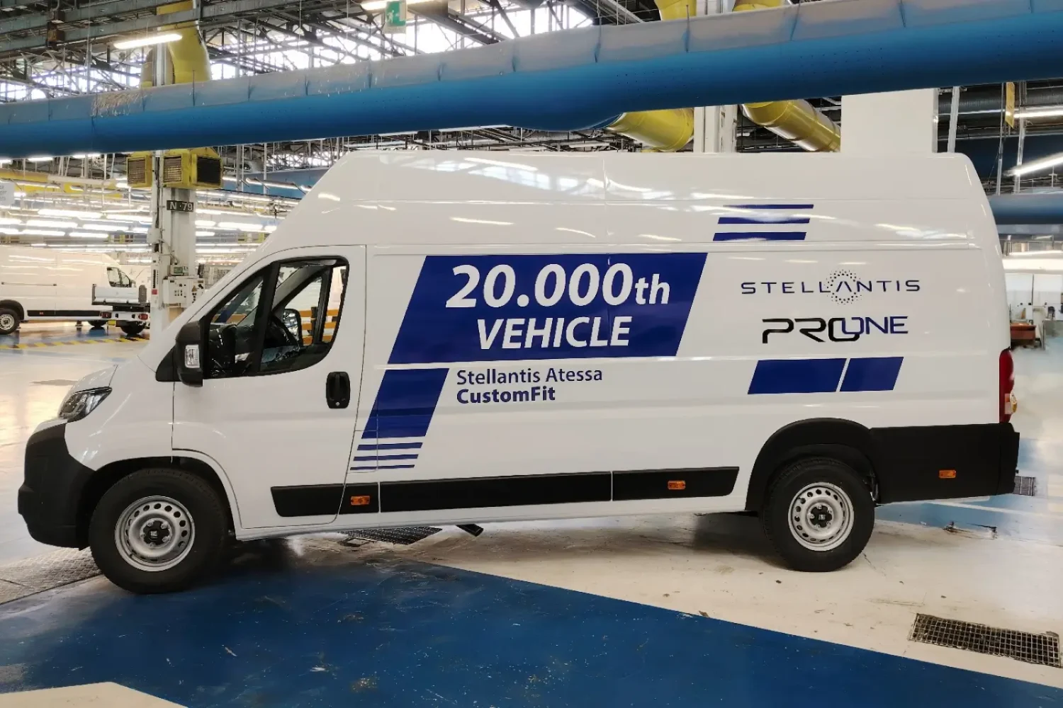 Utilitaires sur mesure : l’usine italienne d’Atessa passe le cap des 20 000 véhicules transformés en interne par Stellantis utilitaire transformé au CustomFit Center de Stellantis à Atessa