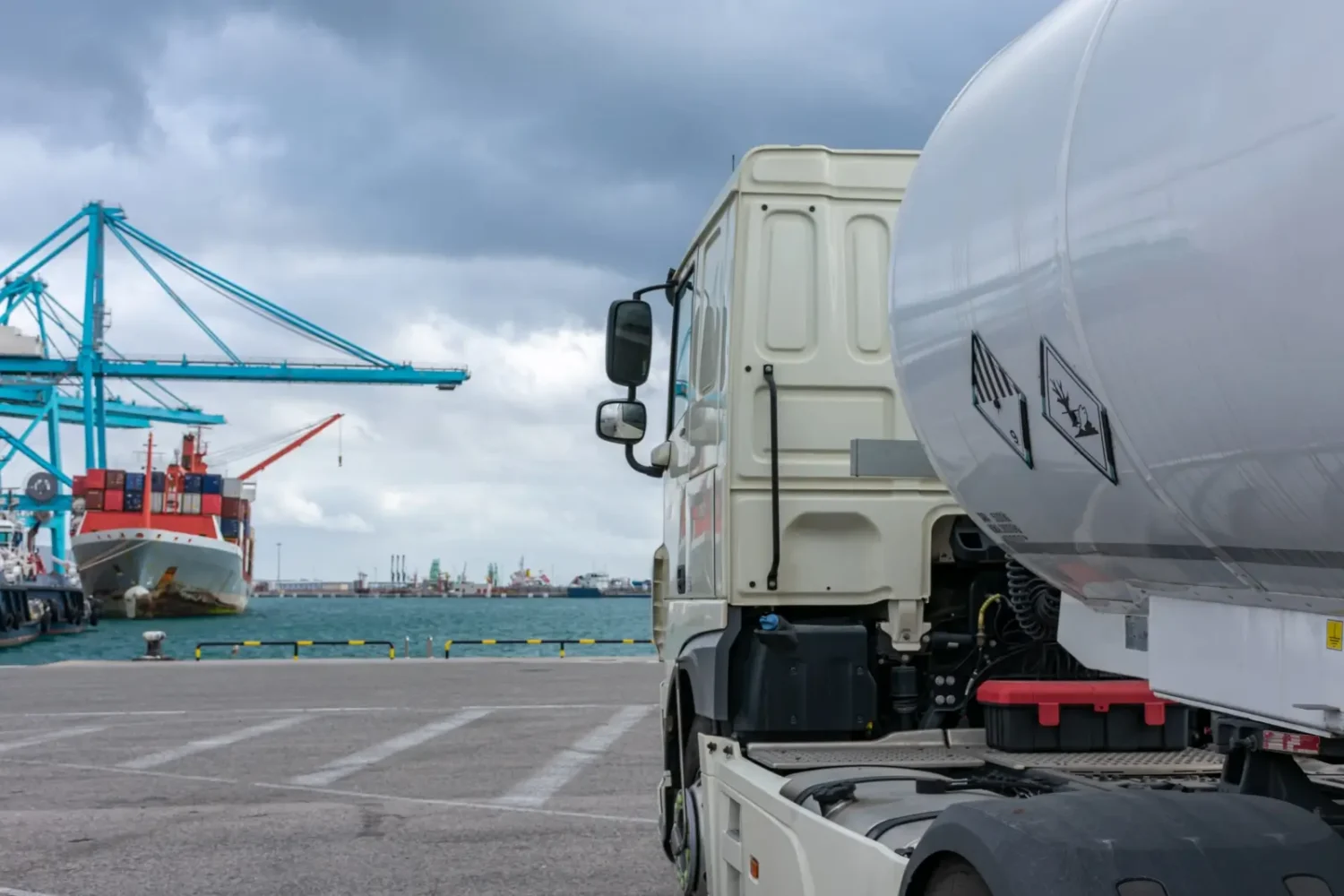 Comment choisir un camion-citerne adapté aux besoins des entreprises en Afrique de l’Ouest ? Camion-citerne