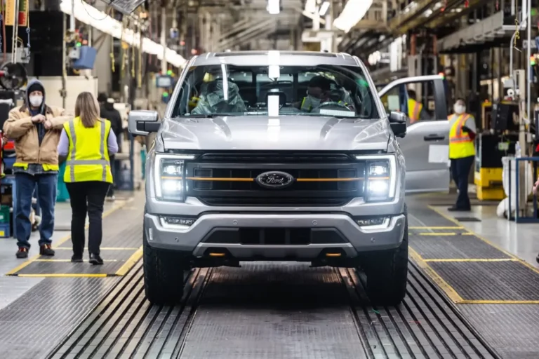 Washington veut redéfinir ce qu’est une voiture américaine, et Detroit chiffre la facture à 2 milliards par groupe Ford F-150