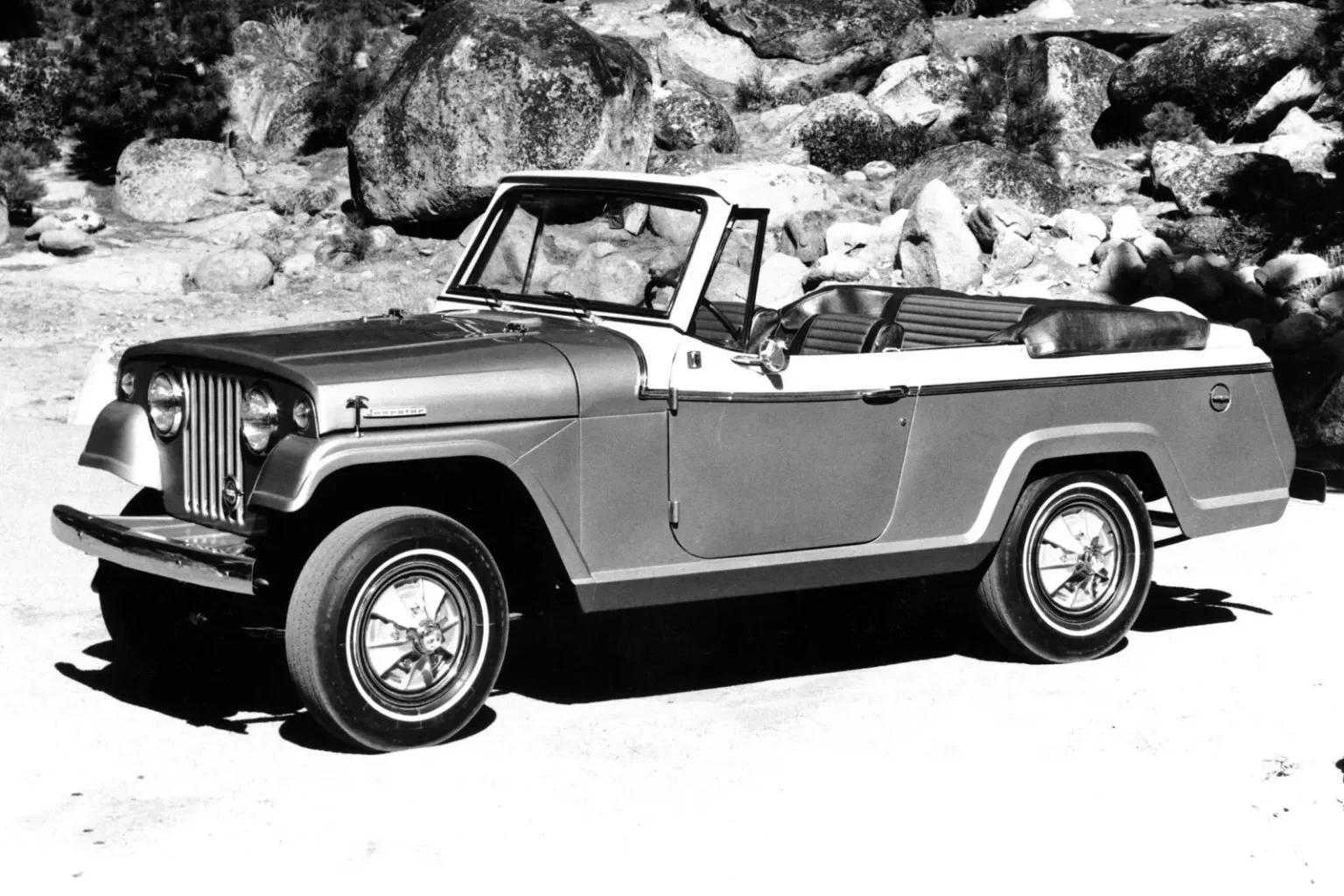 Le tout-terrain de 1966 qui proposait quatre carrosseries et a été fabriqué à Saragosse Jeepster Commando 1967