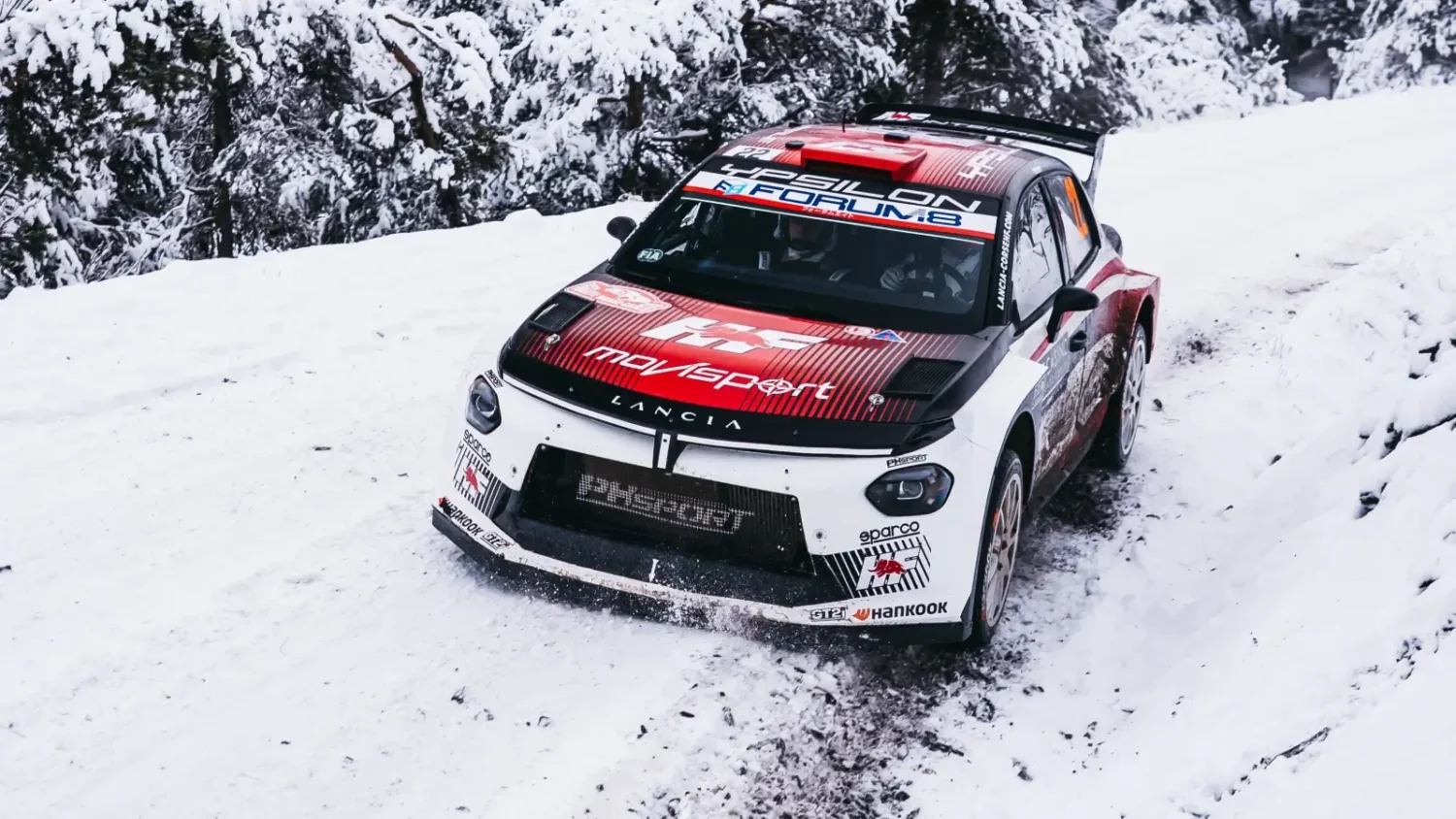 Lancia Ypsilon Rally2 HF Integrale dans la neige au Rallye Monte-Carlo