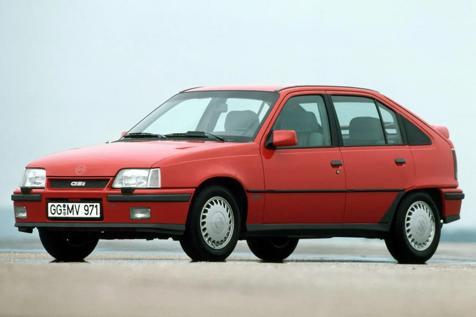 La compacte allemande qui abattait le 0 à 100 en moins de 8 secondes avec une culasse Cosworth Opel Kadett GSi