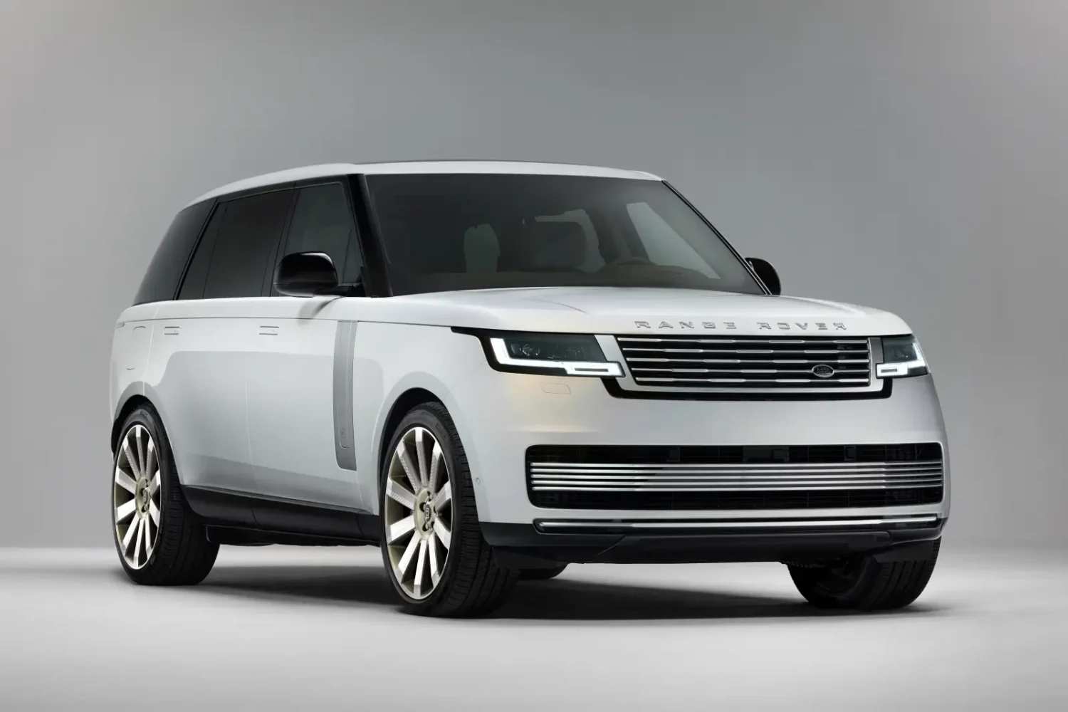 Range Rover expose un exemplaire unique à Pebble Beach sans en communiquer le prix Range Rover SV Pearl Luster