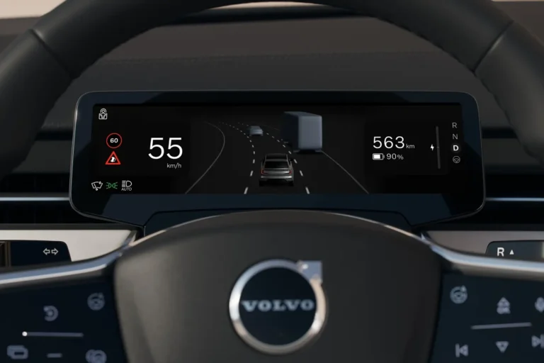 Votre Volvo va prévenir les autres conducteurs qu’un animal traverse la route Volvo EX90