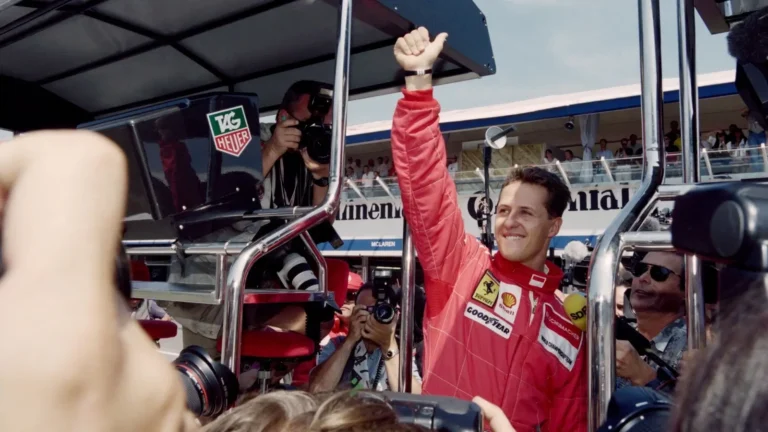 Trente ans après, Ferrari efface la bande blanche de ses F1 pour la victoire de Schumacher à Monza Michael Schumacher à Monza