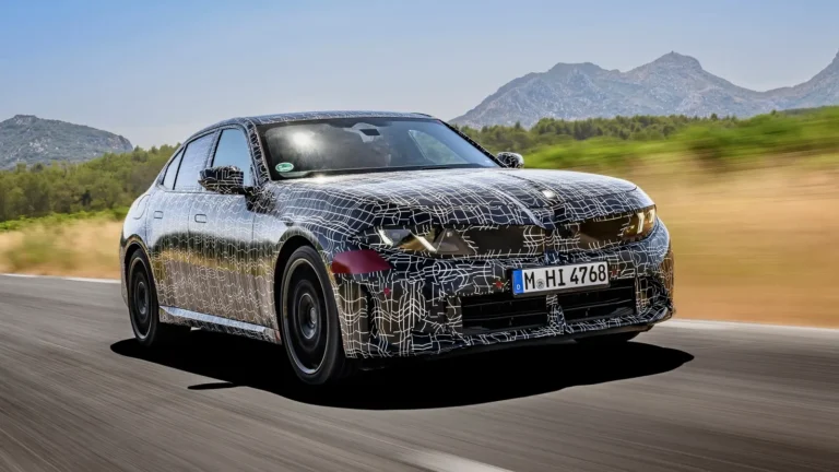 BMW met un mode drift sur la Série 3, et il arrivera par mise à jour sur les voitures déjà vendues Prototype de la nouvelle BMW Série 3 en essais à Miramas