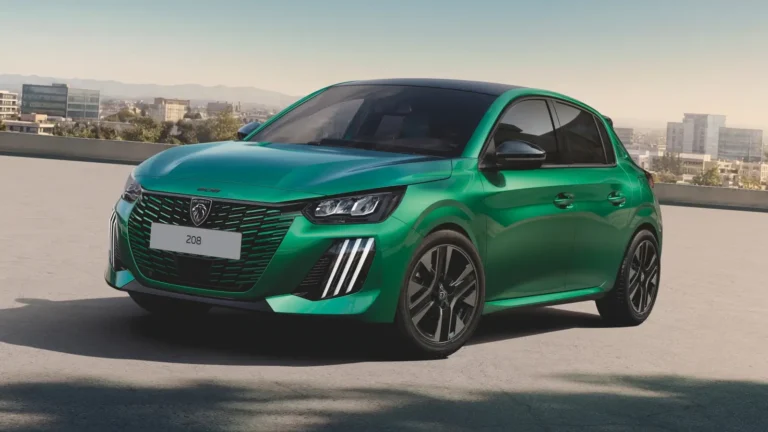 Peugeot facture 400 € cette série spéciale, mais sa 208 électrique reste 12 850 € plus chère Peugeot 208 ENVY 2026 en Vert Alvao avec toit noir