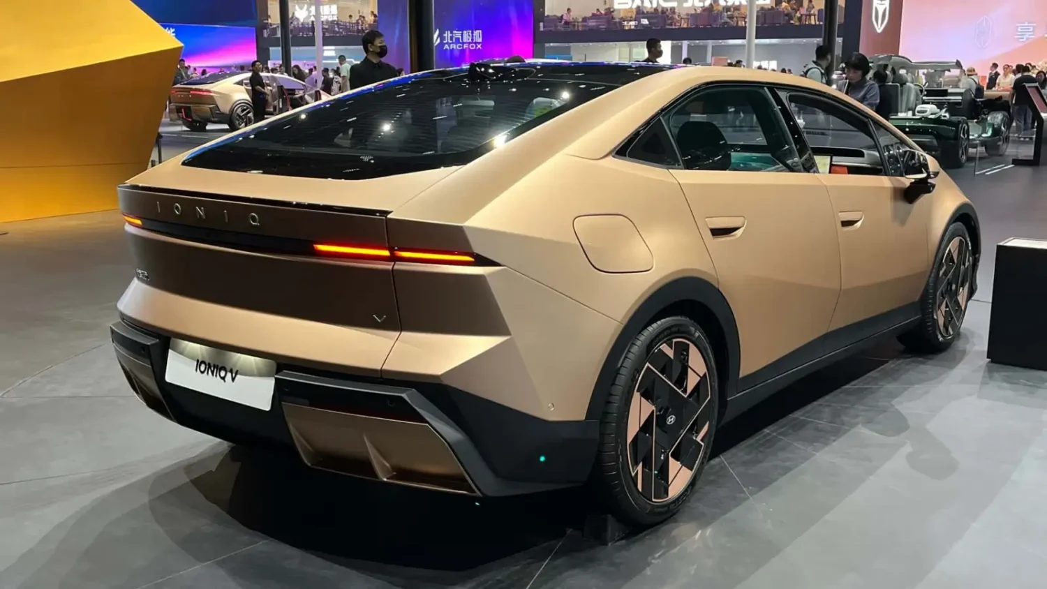 Hyundai Ioniq V vue arrière