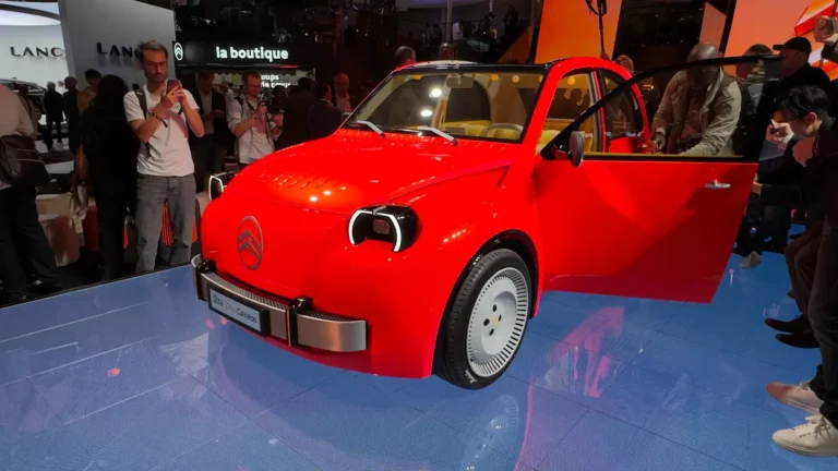 En direct du Mondial de Paris 2026 : Citroën vise 15 000 euros pour sa 2 CV électrique, qui doit rejoindre la gamme en 2028 Citroën 2 CV Concept électrique au Mondial de Paris 2026