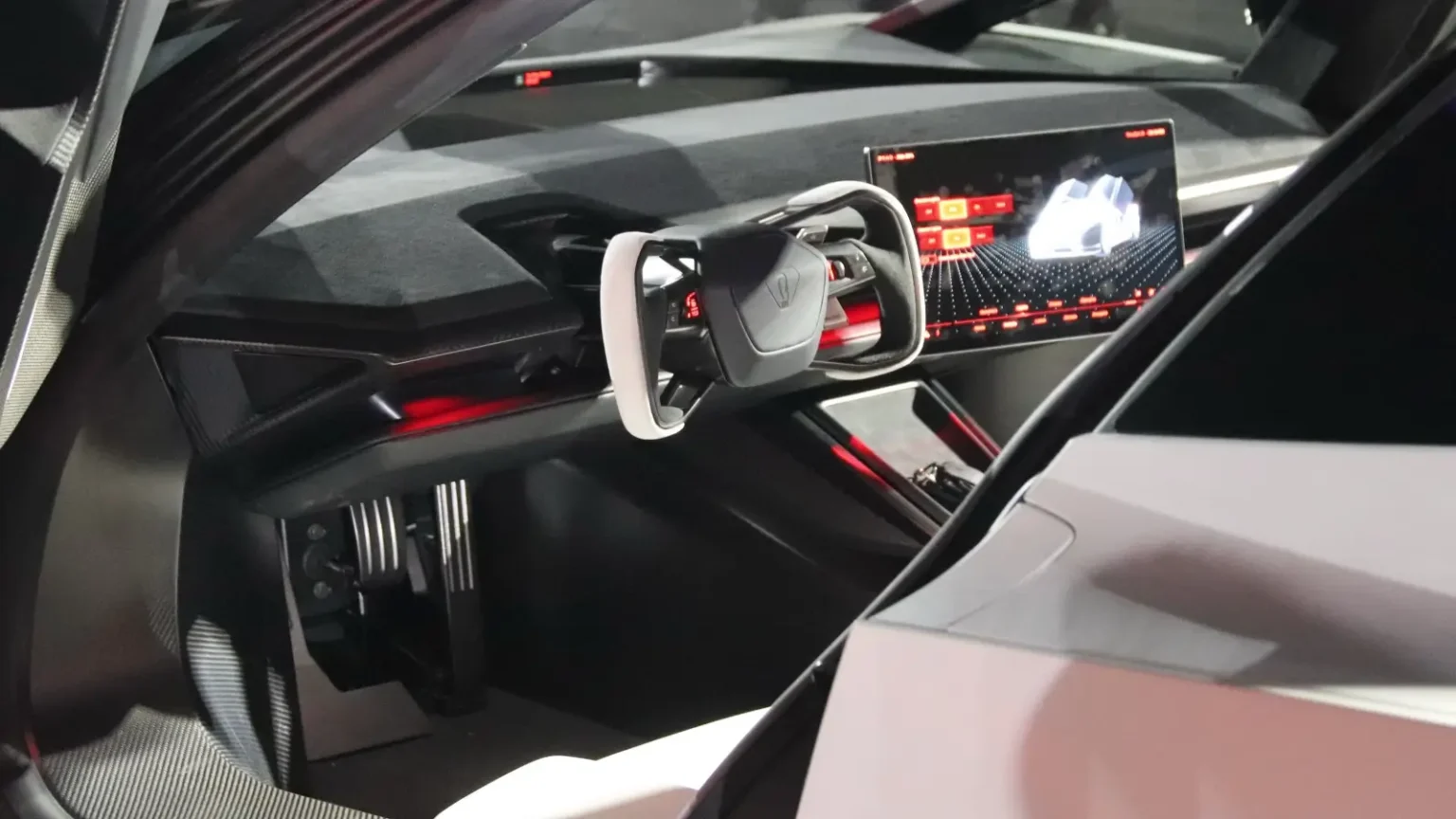 Le Tesla Roadster montre un cockpit inspiré de l’aviation et entre au musée Écran du Tesla Roadster affichant 5 500 PSI et Boost Ready